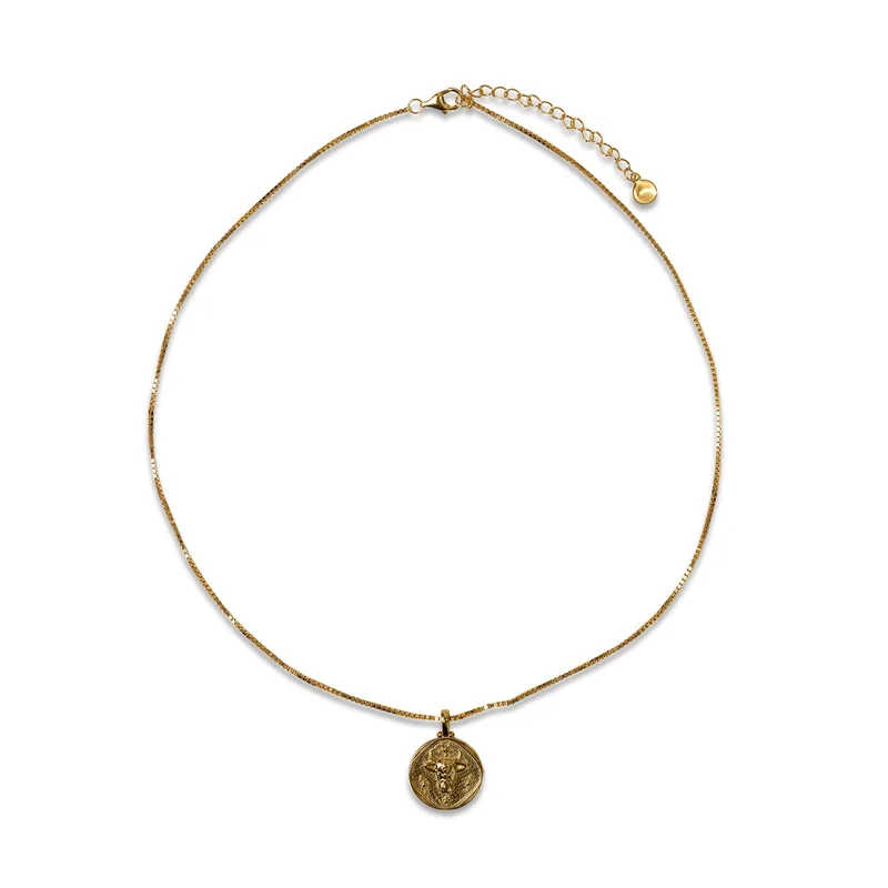 سكوربيورايزينغ قلادة برج الثور مطلية بالذهب عيار